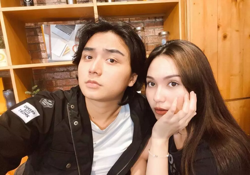 potret pemain dia bukan manusia dan pasangan © Instagram