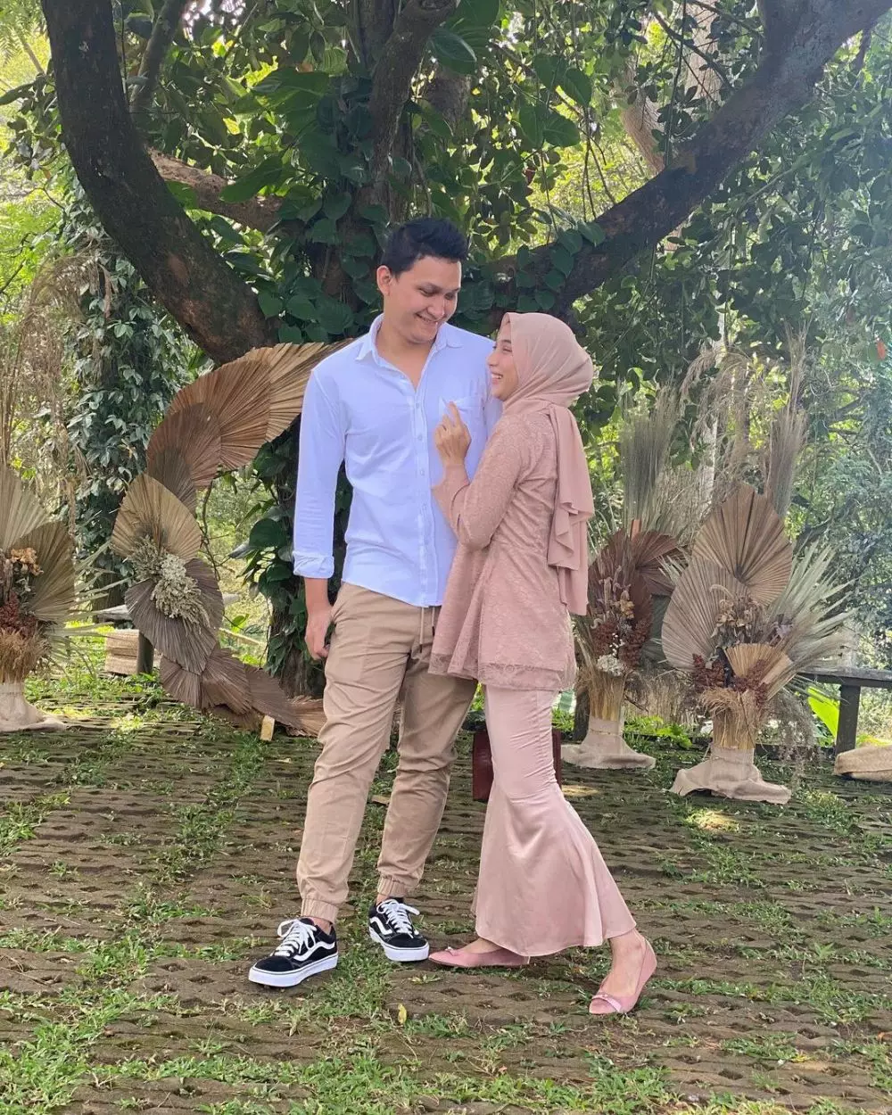 potret pemain dia bukan manusia dan pasangan © Instagram