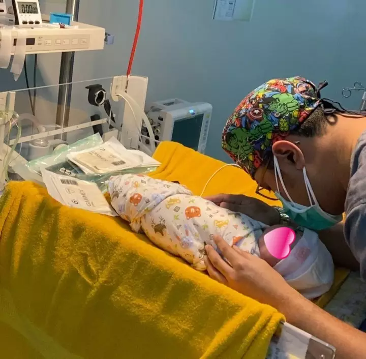 dokter azankan bayi baru lahir © Instagram dokter azankan bayi baru lahir © Instagram
