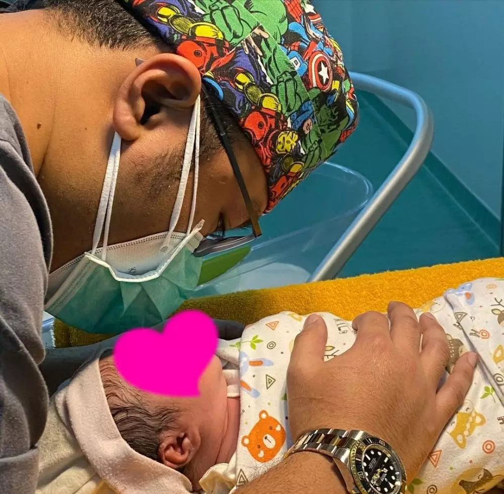 dokter azankan bayi baru lahir © Instagram dokter azankan bayi baru lahir © Instagram