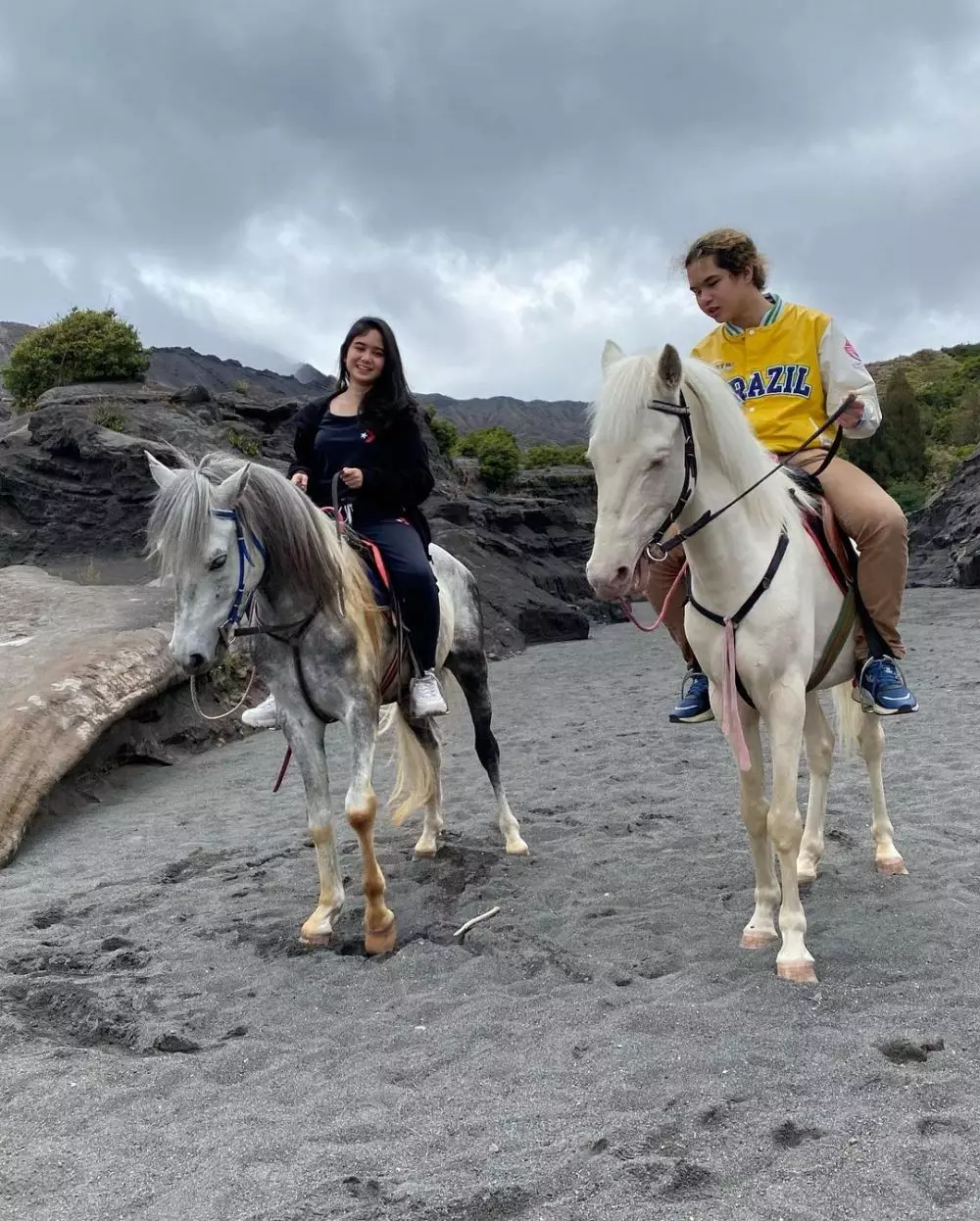 Dul Jaelani dan Tissa Biani ke Bromo © 2020 brilio.net