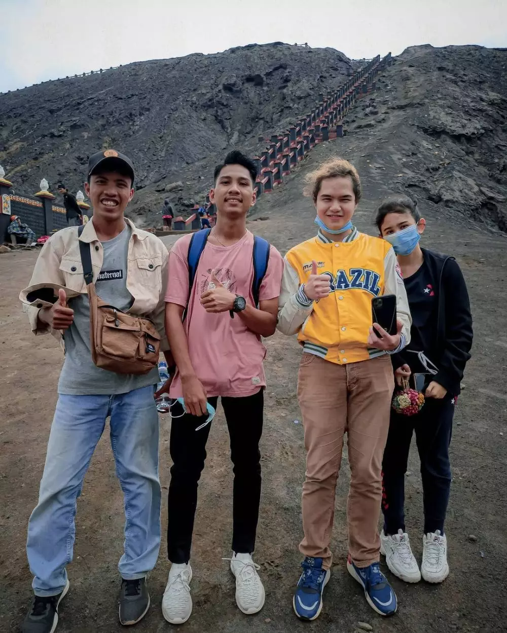 Dul Jaelani dan Tissa Biani ke Bromo © 2020 brilio.net