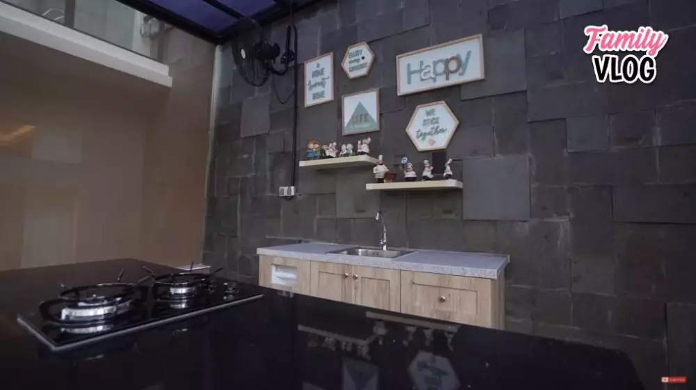 potret dapur Ussy © YouTube