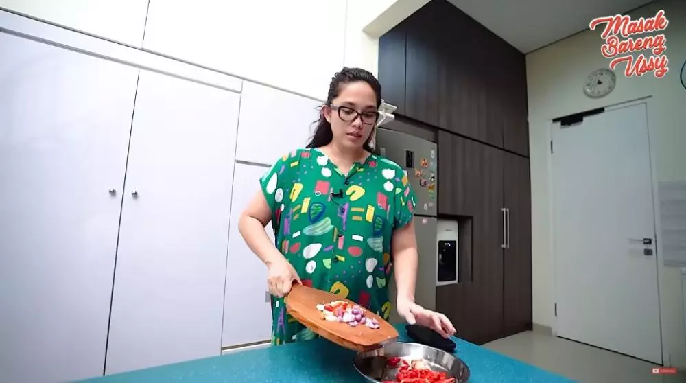 potret dapur Ussy © YouTube