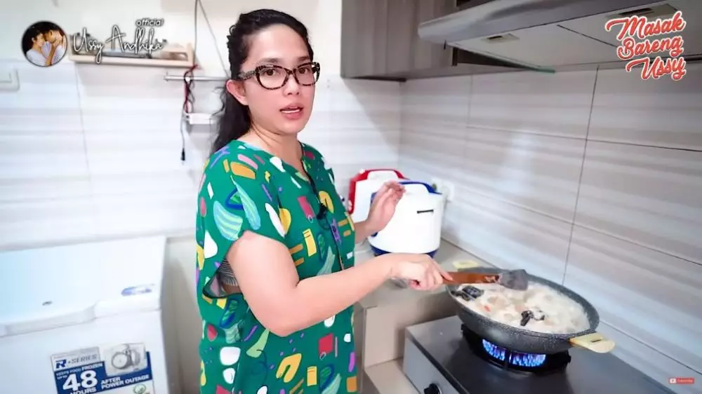 potret dapur Ussy © YouTube