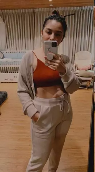 7 Potret Chelsea usai melahirkan dante © Instagram 7 Potret Chelsea usai melahirkan dante © Instagram