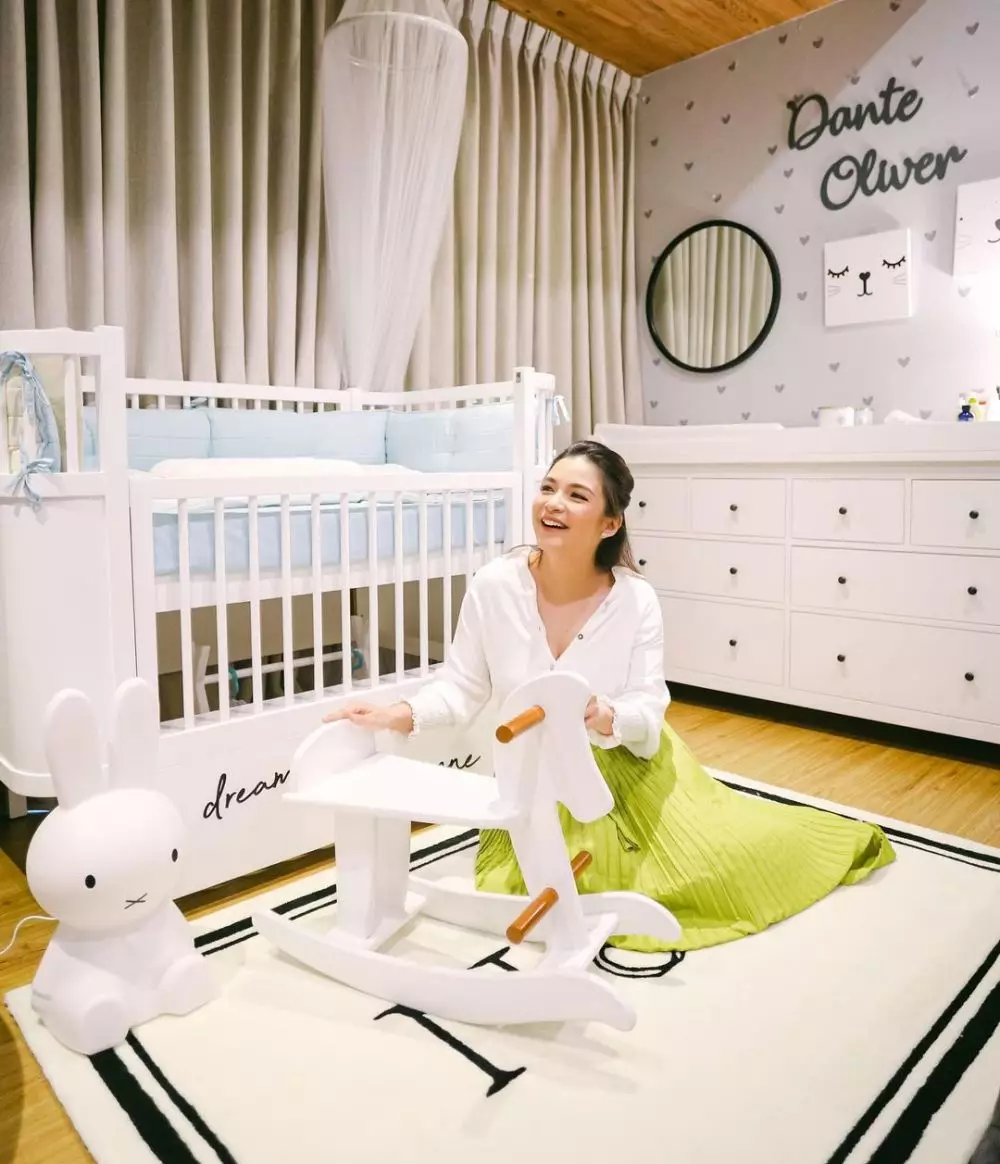 7 Potret Chelsea usai melahirkan dante © Instagram 7 Potret Chelsea usai melahirkan dante © Instagram