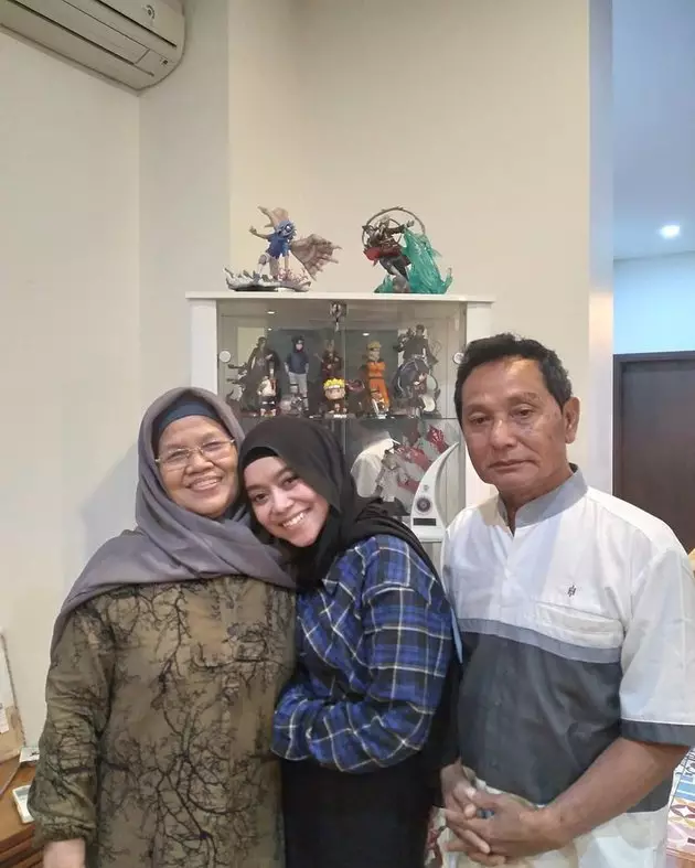 Lesty Kejora dengan orang tua Billar © 2020 brilio.net