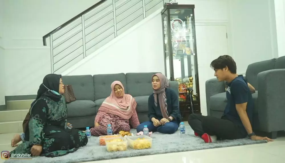 Lesty Kejora dengan orang tua Billar © 2020 brilio.net