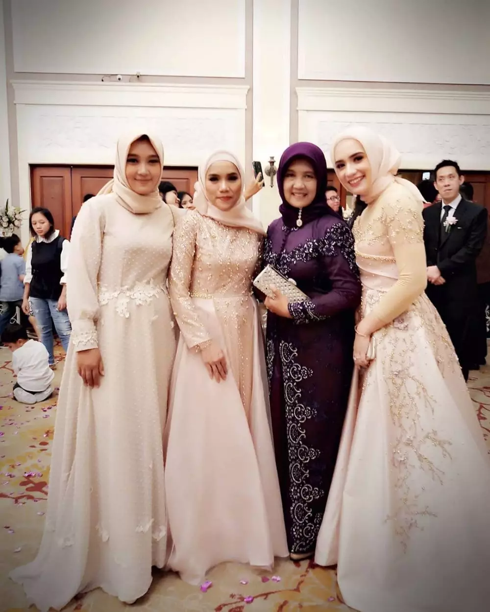 Putri Anne dan mertua ©Instagram