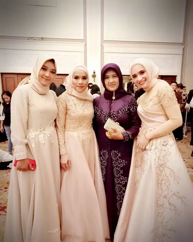 Putri Anne dan mertua ©Instagram