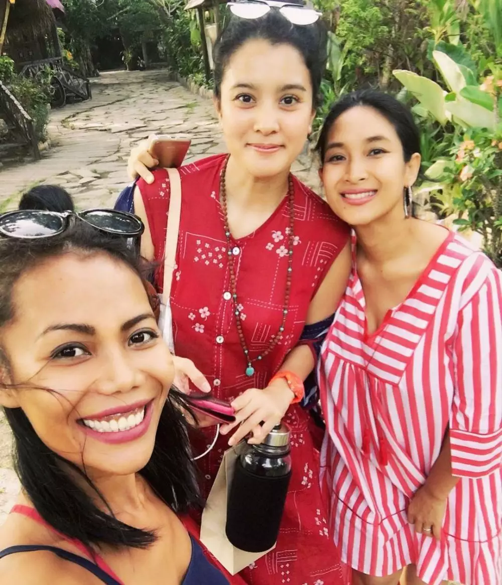 persahabatan Marcella Zalianty dan Happy Salma © 2020 brilio.net persahabatan Marcella Zalianty dan Happy Salma © 2020 brilio.net