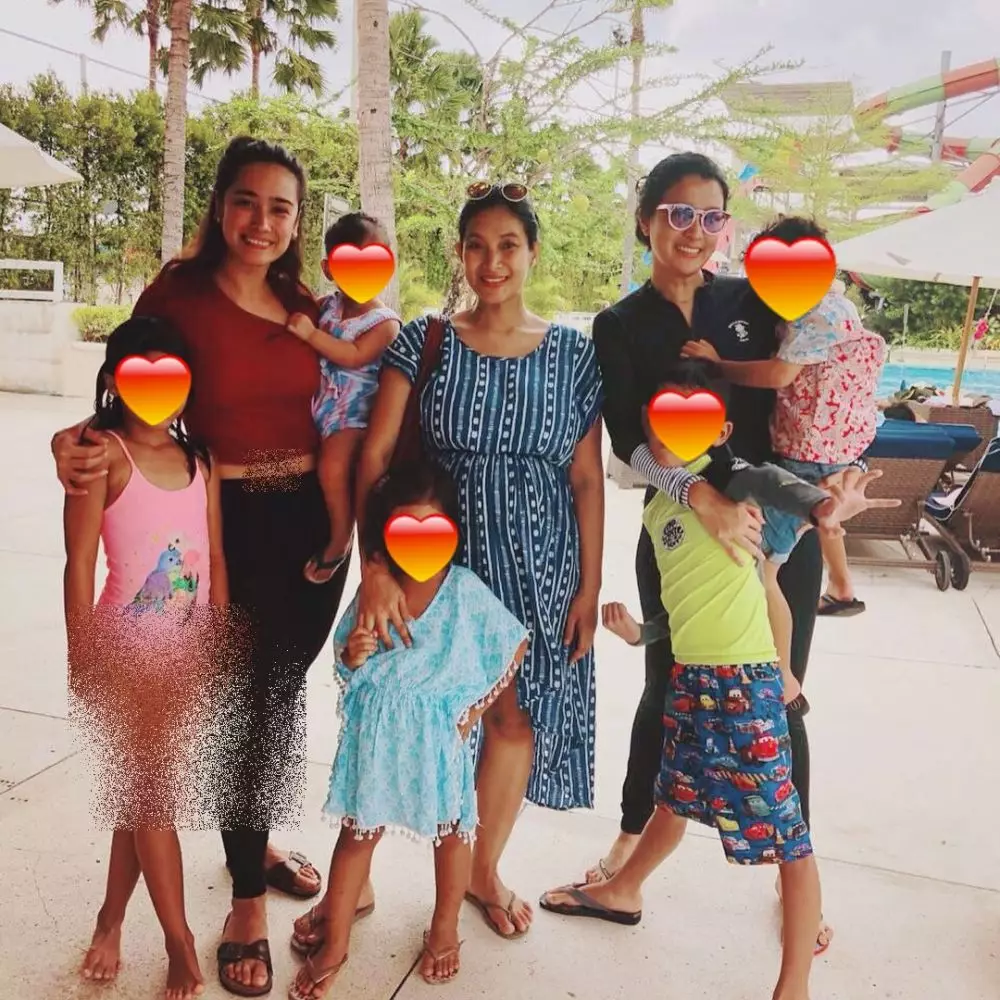 persahabatan Marcella Zalianty dan Happy Salma berbagai sumber persahabatan Marcella Zalianty dan Happy Salma berbagai sumber