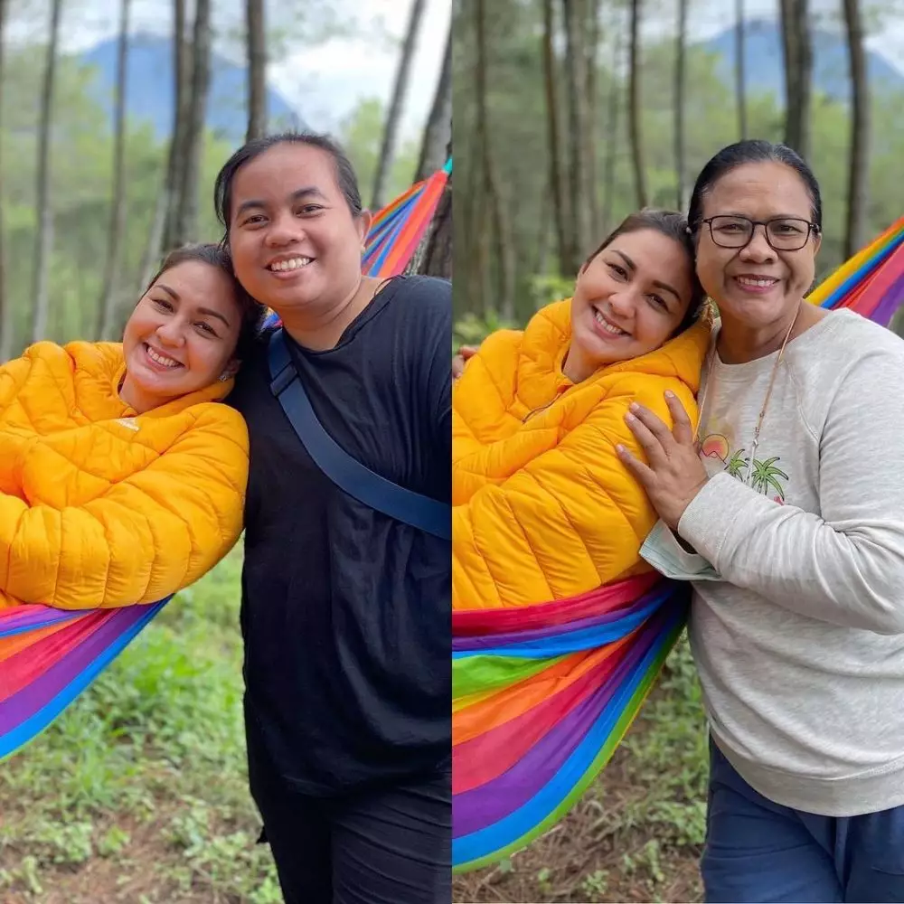 Darius Sinathrya camping bareng keluarga © Instagram