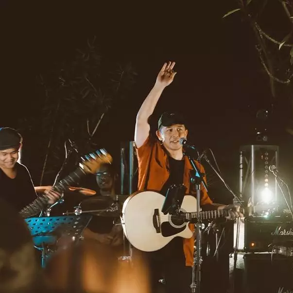 Fakta Donne Maula berbagai sumber