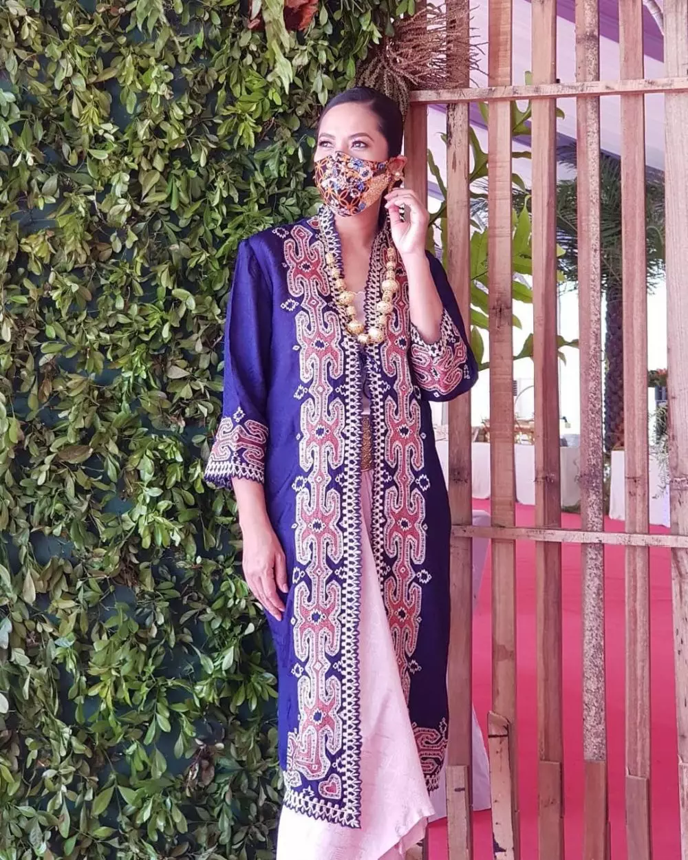 Gaya Sari Nila Ikatan Cinta dengan busana etnik © Instagram Gaya Sari Nila Ikatan Cinta dengan busana etnik © Instagram