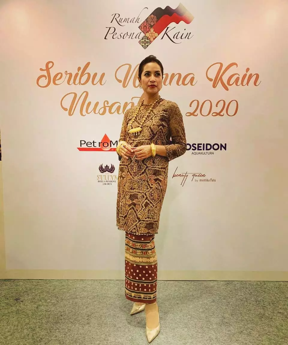 Gaya Sari Nila Ikatan Cinta dengan busana etnik © Instagram Gaya Sari Nila Ikatan Cinta dengan busana etnik © Instagram