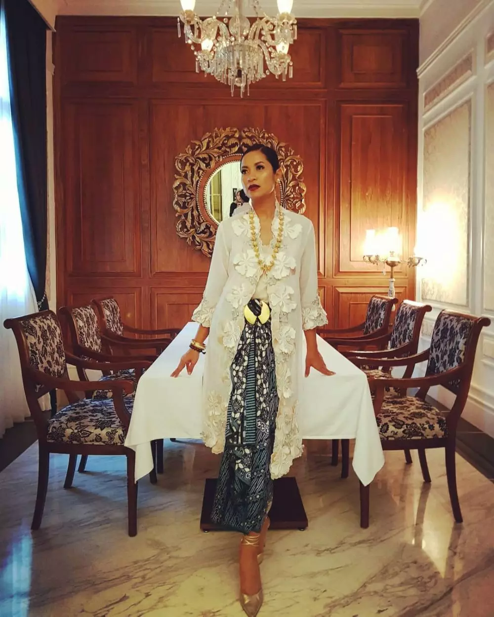 Gaya Sari Nila Ikatan Cinta dengan busana etnik © Instagram Gaya Sari Nila Ikatan Cinta dengan busana etnik © Instagram