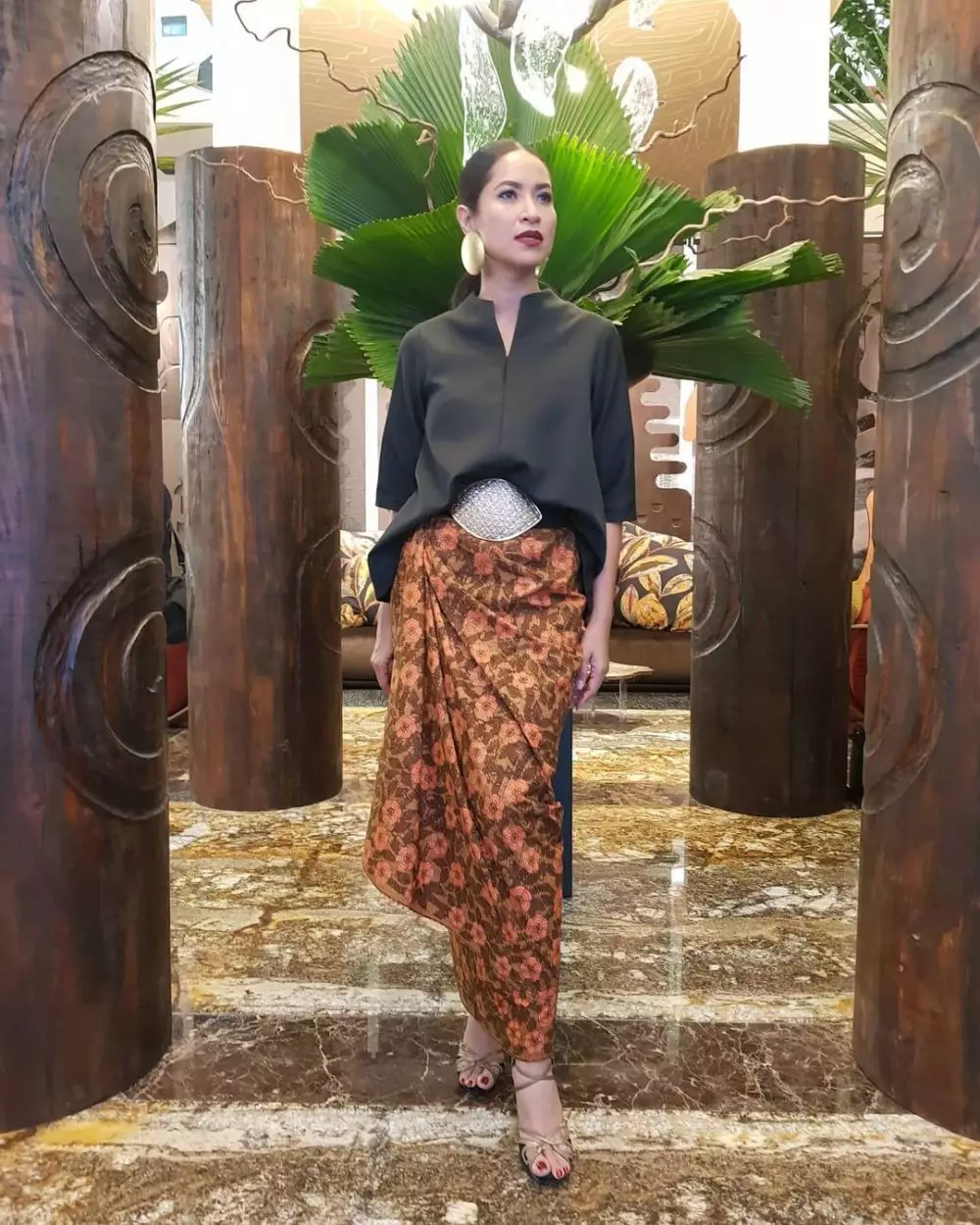 Gaya Sari Nila Ikatan Cinta dengan busana etnik © Instagram Gaya Sari Nila Ikatan Cinta dengan busana etnik © Instagram