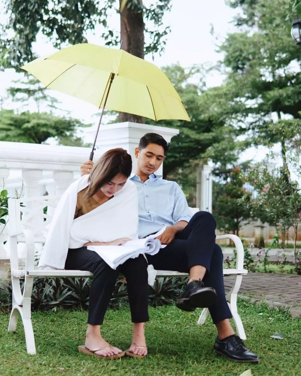 Arya Saloka dengan kekasih © 2020 brilio.net