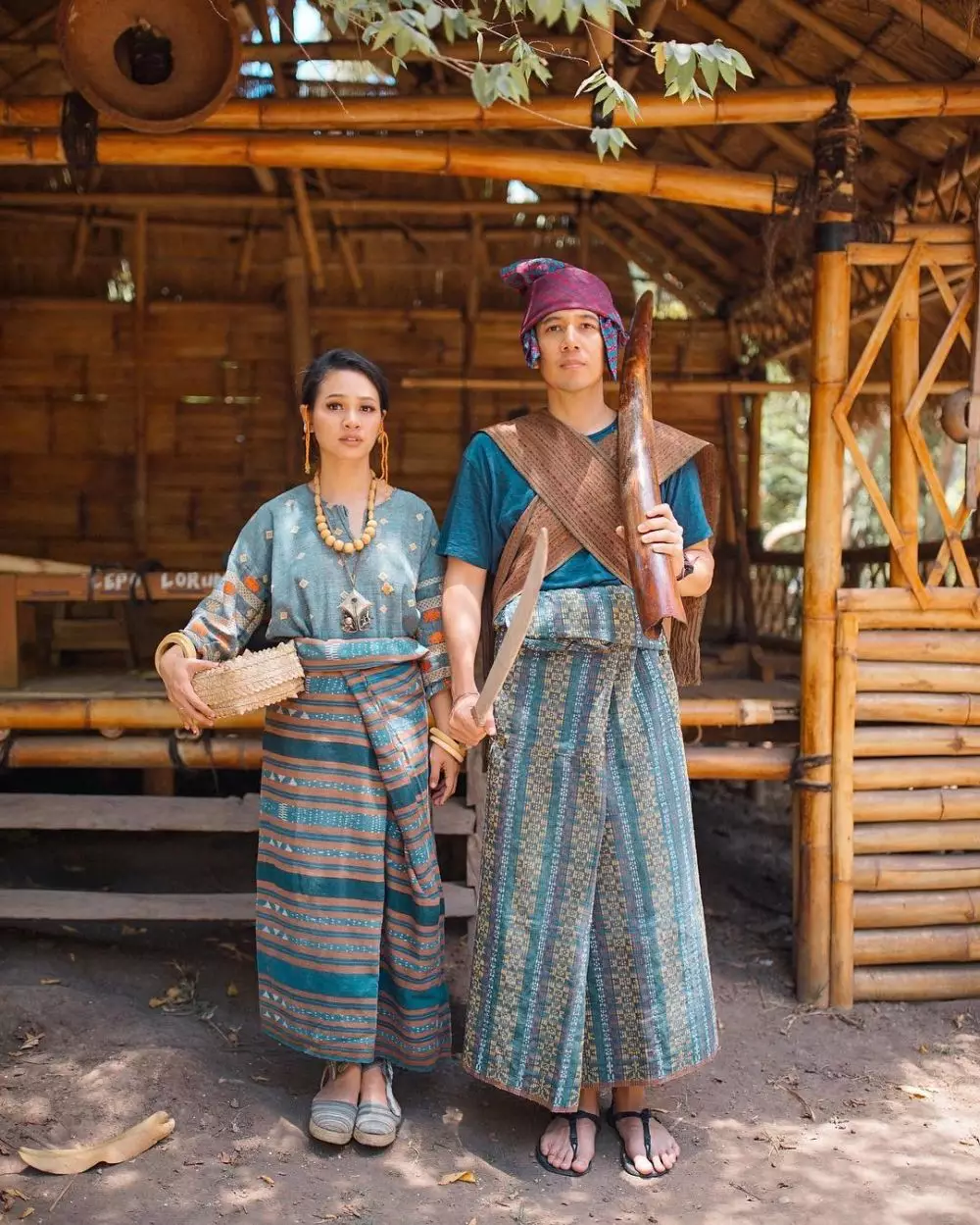 potret pasangan seleb kenakan adat sumba © Instagram