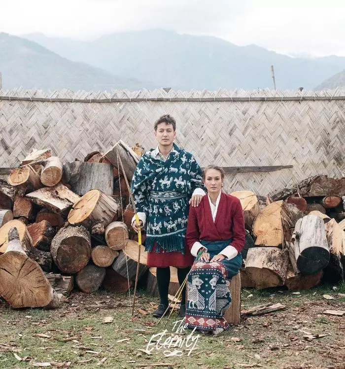 potret pasangan seleb kenakan adat sumba © Instagram