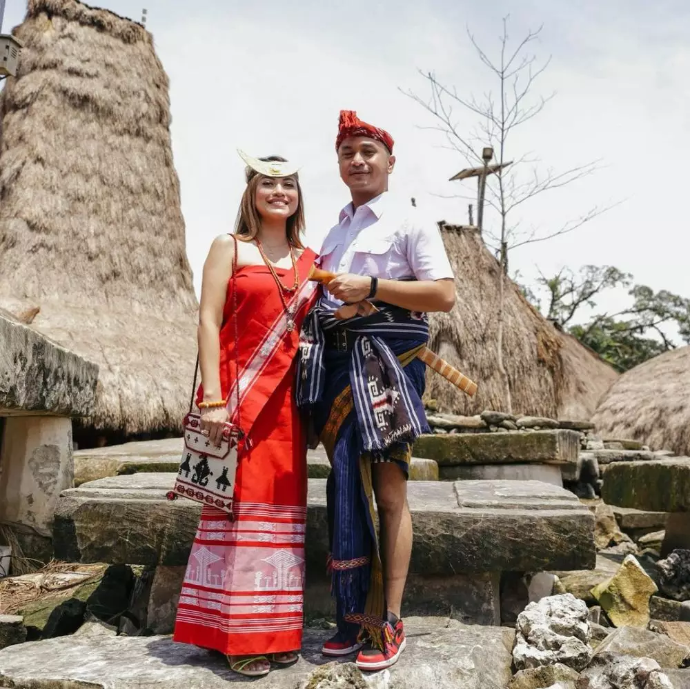 potret pasangan seleb kenakan adat sumba © Instagram
