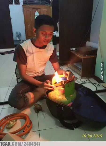 main-main dengan tabung © Berbagai Sumber