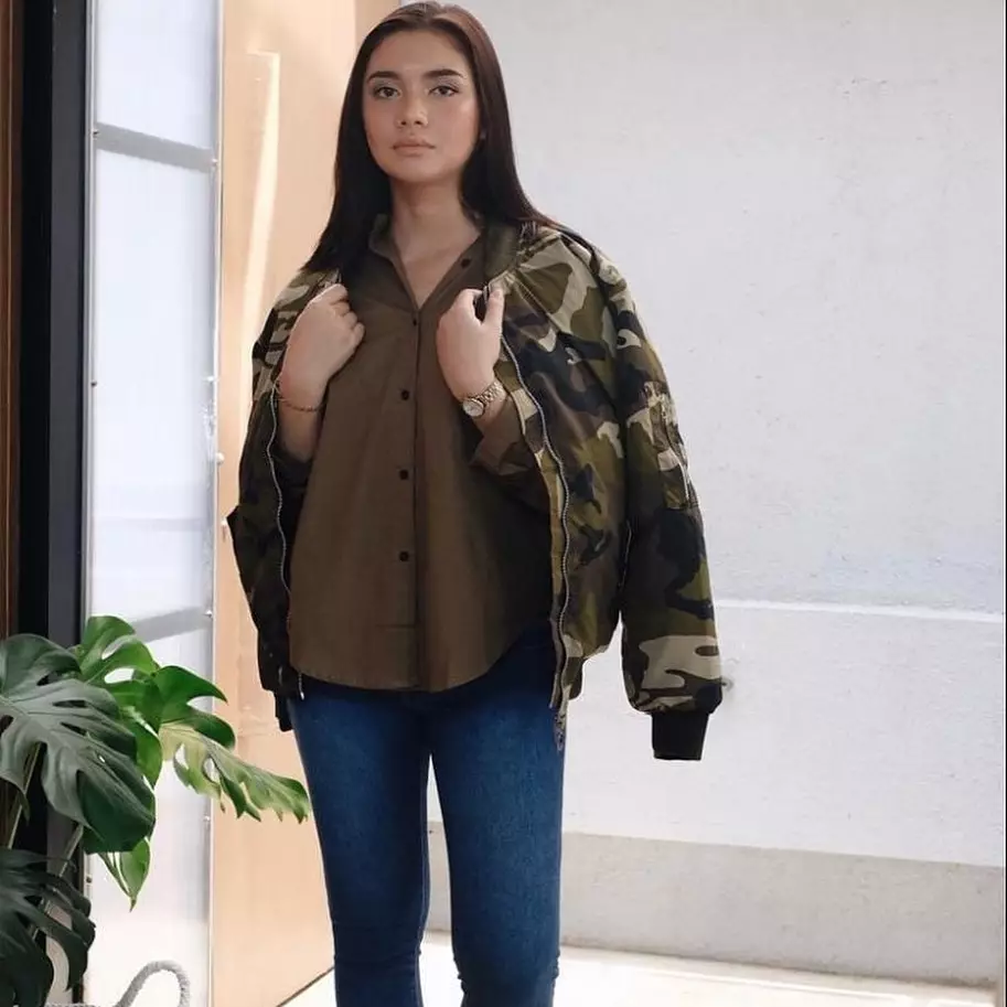 Angela Gilsha pamer perut berlipat © Instagram Angela Gilsha pamer perut berlipat © Instagram
