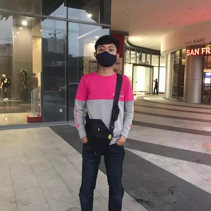 ojol antar makanan jalan kaki © Berbagai Sumber ojol antar makanan jalan kaki © Berbagai Sumber