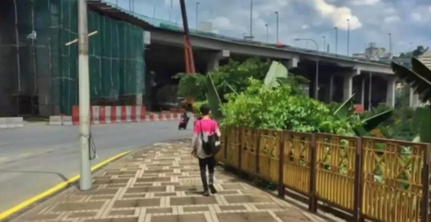 ojol antar makanan jalan kaki © Berbagai Sumber ojol antar makanan jalan kaki © Berbagai Sumber