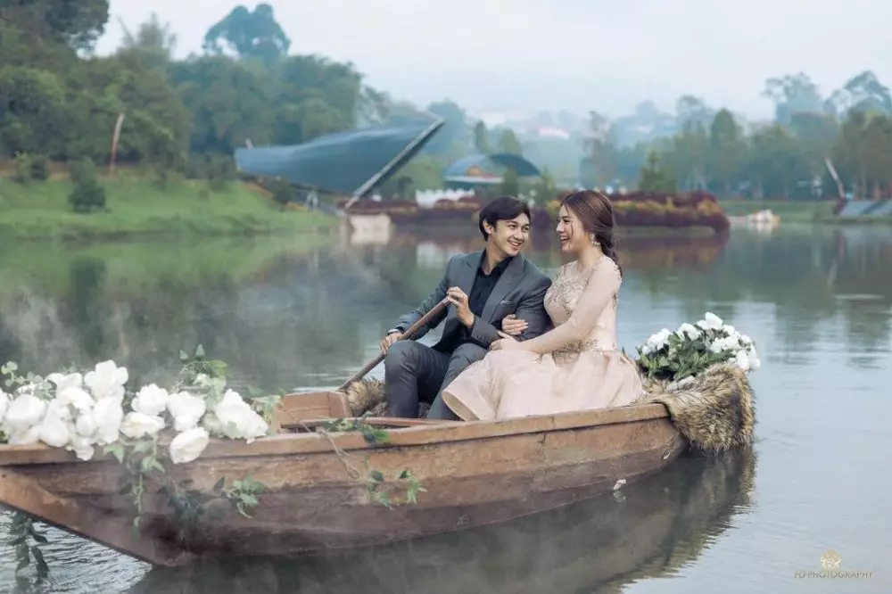 Prewedding Feli Hito di perahu © 2020 brilio.net Instagram Prewedding Feli Hito di perahu © 2020 brilio.net Instagram