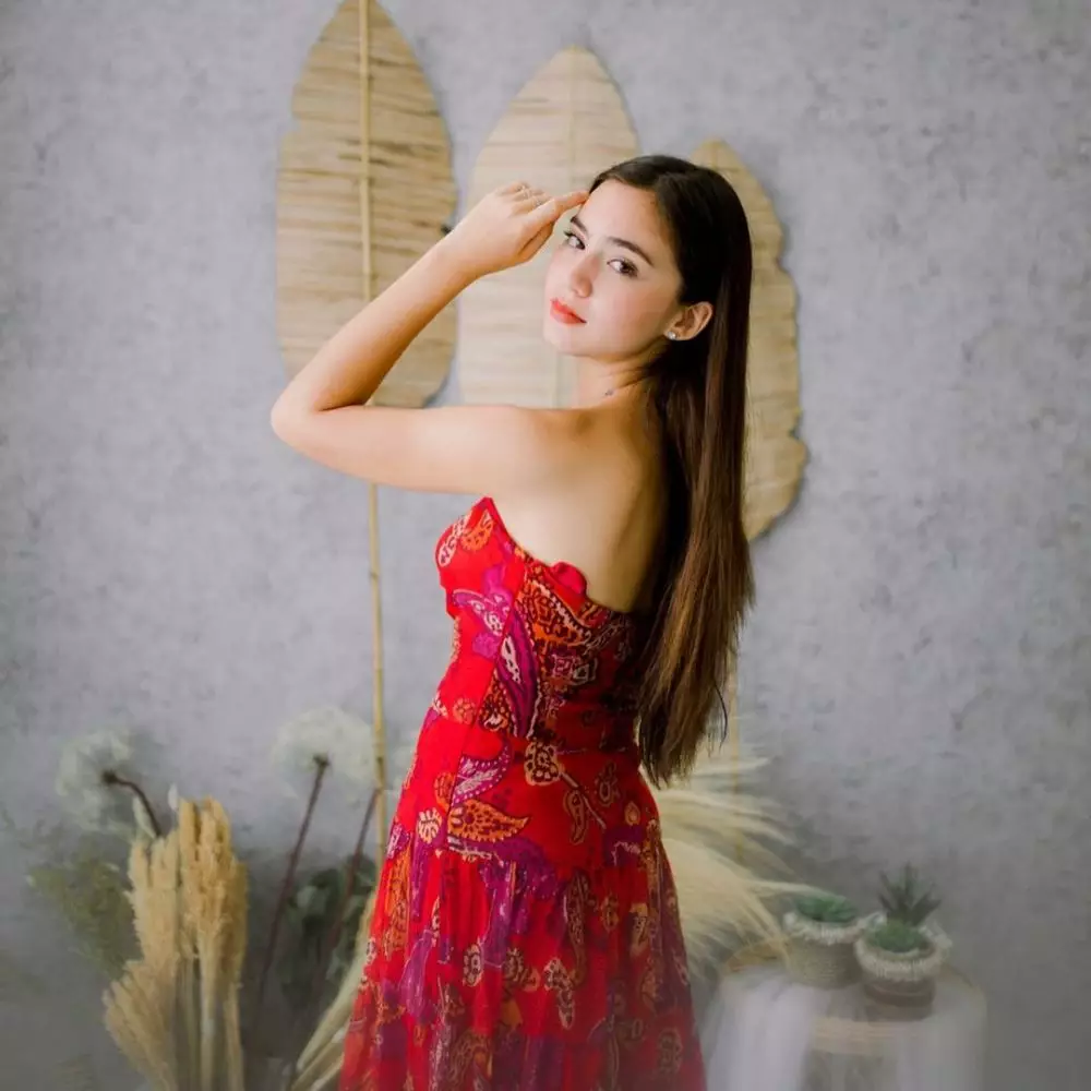 Pesona Karen Nijsen © Instagram