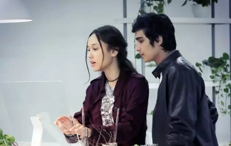 Nih film yang menggambarkan Indonesia di tahun 2045, ada hacker cantik