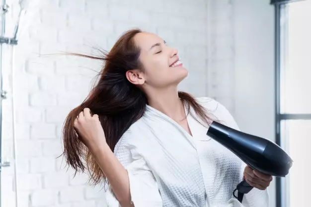 Hal yang harus diperhatikan sebelum membeli hair dryer © 2020 brilio.net