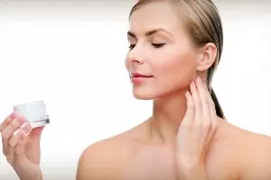 5 Tips merawat kesehatan kulit, pilih rangkaian produk yang cocok ya