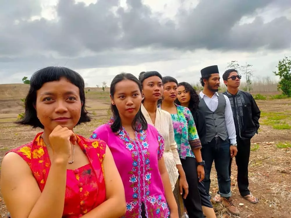 Seniman teater bertahan di tengah pandemi © berbagai sumber Seniman teater bertahan di tengah pandemi © berbagai sumber