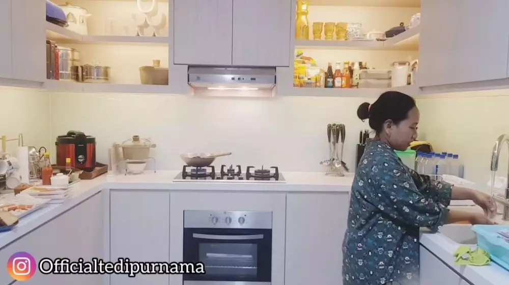 Luna Maya bareng ART © YouTube