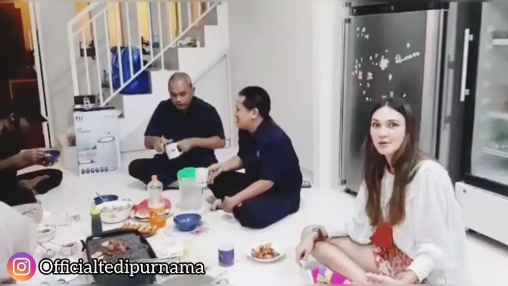 Luna Maya bareng ART © YouTube