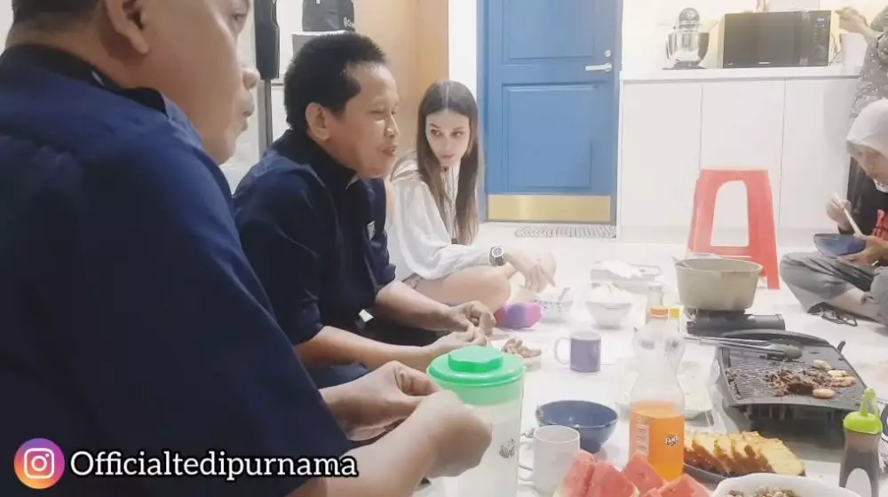 Luna Maya bareng ART © YouTube