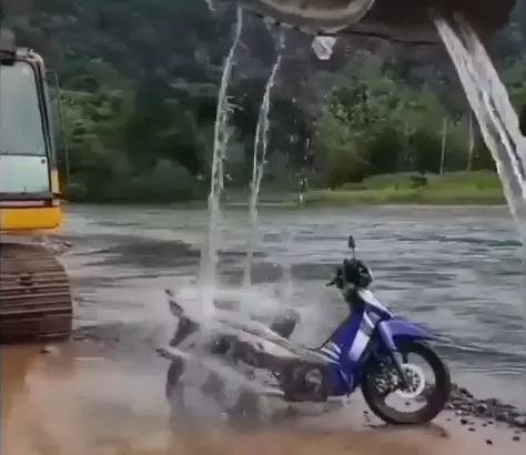 cuci motor pakai alat berat Instagram