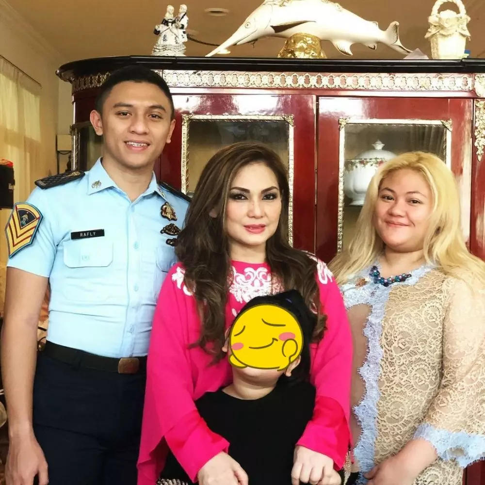 anak Nia Daniaty dan kekasih © Instagram anak Nia Daniaty dan kekasih © Instagram