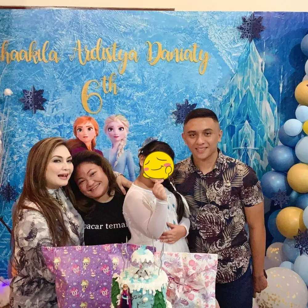anak Nia Daniaty dan kekasih © Instagram anak Nia Daniaty dan kekasih © Instagram