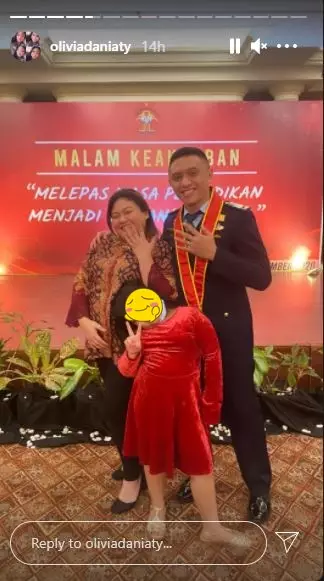 anak Nia Daniaty dan kekasih © Instagram anak Nia Daniaty dan kekasih © Instagram