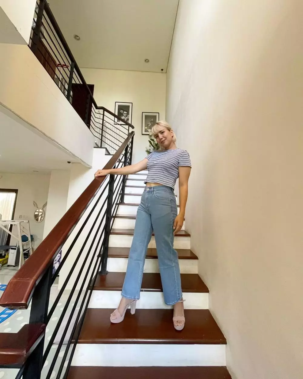 celana kedodoran Tya Ariestya © Instagram celana kedodoran Tya Ariestya © Instagram