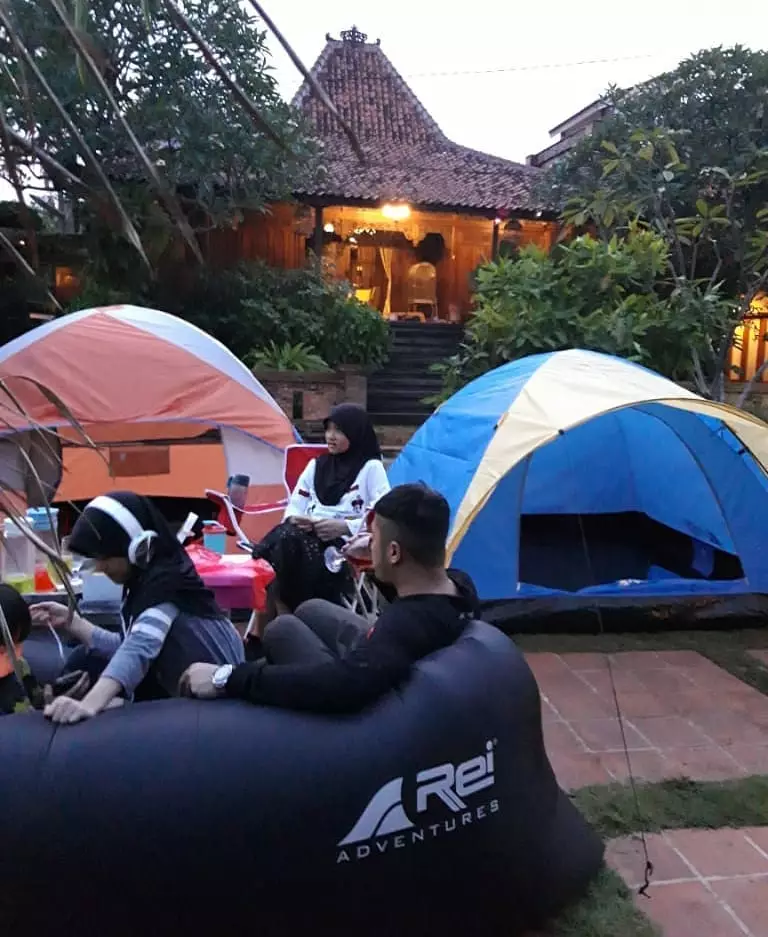 momen seru 10 seleb piknik di rumah © 2020 brilio.net momen seru 10 seleb piknik di rumah © 2020 brilio.net