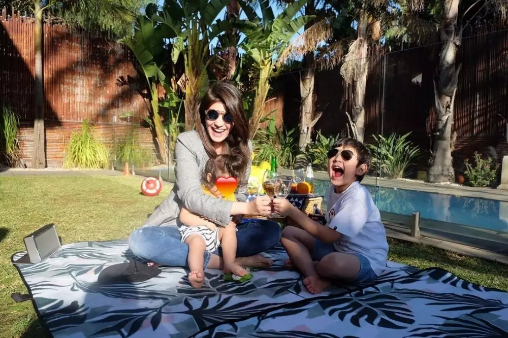 momen seru 10 seleb piknik di rumah berbagai sumber momen seru 10 seleb piknik di rumah berbagai sumber