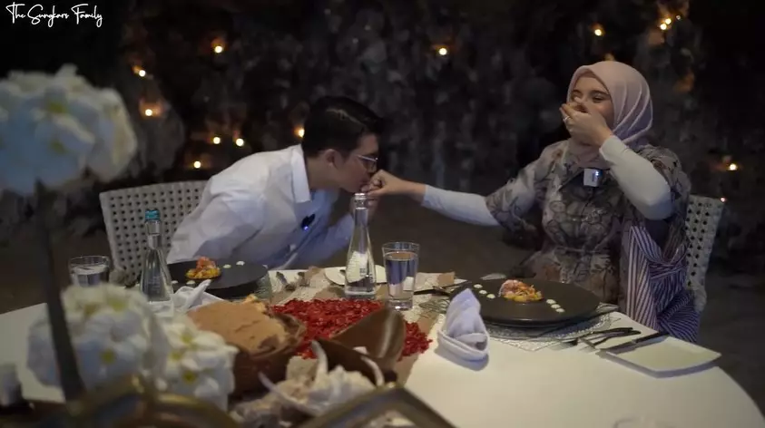 Momen private dinner Irwansyah dan Zaskia Sungkar © YouTube
