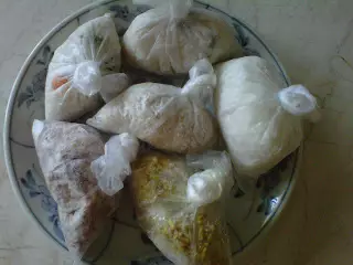 benda dibekukan absurd Berbagai sumber