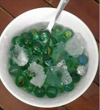 benda dibekukan absurd Berbagai sumber